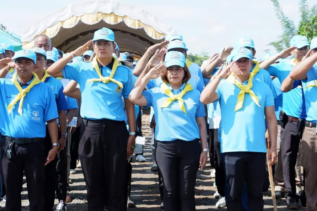 วันศุกร์ ที่ 9 สิงหาคม 2567
นางสาวธนวัน ภูมิไชยา นายกองค์การบริหารส่วนตำบลคลองไทร พร้อมด้วยนายชัยยุทธ์ สามเสาร์ หัวหน้าสำนักปลัด นางกลมวรรณ โภคภิรมย์ นักทรัพยากรบุคคลชำนาญการ และเจ้าหน้าที่ เข้าร่วมกิจกรรมกิจกรรมจิตอาสาบำเพ็ญสาธารณประโยชน์ เนื่องในวันเฉลิมพระชนมพรรษา สมเด็จพระนางเจ้าสิริกิติ์ พระบรมราชินีนาถ พระบรมราชชนนีพันปีหลวง 12 สิงหาคม 2567 และโครงการท้องถิ่นไทย ร่วมใจภักดิ์ รักษ์พื้นที่สีเขียว ณ ทุ่งหนองปรือสาธารณประโยชน์ (ทุ่งจอ) หมู่ที่ 5 ตำบลเสวียด อำเภอท่าฉาง จังหวัดสุราษฎร์ธานี ซึ่งศูนย์อำนวยการจิตอาสาพระราชทานอำเภอท่าฉางบูรณาการร่วมกับองค์การบริหารส่วนตำบลเสวียดและทุกภาคส่วนในพื้นที่ เพื่อเฉลิมพระเกียรติสมเด็จพระนางเจ้าสิริกิติ์ พระบรมราชินีนาถ พระบรมราชชนนีพันปีหลวง เนื่องในโอกาสมหามงคลเฉลิมพระชนมพรรษา 12 สิงหาคม 2567
#องค์การบริหารส่วนตำบลคลองไทร
📍 Website : https://klongsai-surat.go.th
📍 Facebook : องค์การบริหารส่วนตำบลคลองไทรสุราษฎร์ธานี
📍 Line : Klongsai SAO