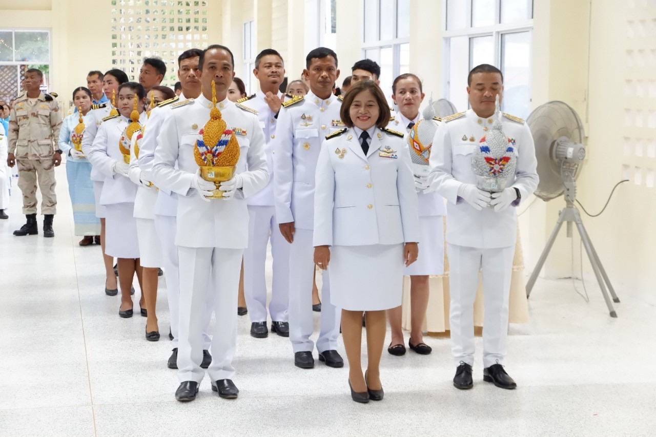 เมื่อวันจันทร์ ที่ 12 สิงหาคม 2567
⏰ : เวลา 07.00 น.
นางสาวธนวัน ภูมิไชยา นายกองค์การบริหารส่วนตำบลคลองไทร พร้อมทั้ง คณะผู้บริหาร สมาชิกสภาฯ อบต. พนักงานส่วนตำบลและพนักงานจ้าง เข้าร่วมกิจกรรมพิธีเจริญพระพุทธมนต์และพิธีทำบุญตักบาตรถวายพระราชกุศล กิจกรรมเฉลิมพระเกียรติสมเด็จพระนางเจ้าสิริกิติ์ พระบรมราชินีนาถ พระบรมราชชนนีพันปีหลวง เนื่องในโอกาสมหามงคลเฉลิมพระชนมพรรษา
 12 สิงหาคม 2567  🙏✨
🏫 : ณ หอประชุมอำเภอท่าฉาง  
#องค์การบริหารส่วนตำบลคลองไทร
📍 Website : https://klongsai-surat.go.th
📍 Facebook : องค์การบริหารส่วนตำบลคลองไทรสุราษฎร์ธานี
📍 Line : Klongsai SAO