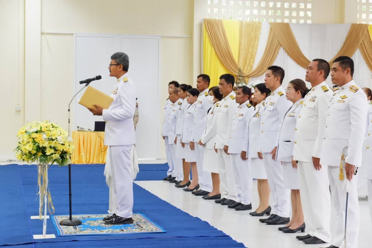 เมื่อวันอังคาร ที่ 14 มกราคม 2568
องค์การบริหารส่วนตำบลคลองไทร
เข้าร่วมกิจกรรมเฉลิมพระเกียรติพระบาทสมเด็จพระเจ้าอยู่หัว เนื่องในโอกาสพระราชพิธีสมมงคลพระชนมายุเท่าพระบาทสมเด็จพระพุทธยอดฟ้าจุฬาโลกมหาราช สมเด็จพระปฐมบรมกษัตริยาราชแห่งพระราชวงศ์ พุทธศักราช 2586 🙏🏻✨
🏫 ณ หอประชุมอำเภอท่าฉาง จังหวัดสุราษฏร์ธานี
#องค์การบริหารส่วนตำบลคลองไทร
📍 Website : https://klongsai-surat.go.th
📍 Facebook : องค์การบริหารส่วนตำบลคลองไทรสุราษฎร์ธานี
📍 Line : Klongsai SAO